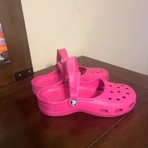 Crocs Women’s pink  size 5